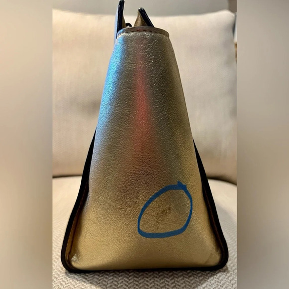 Michael MK patent gold colored leather purse‎ - Picture 3 of 15